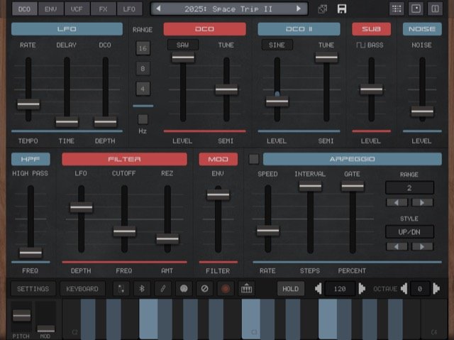 AudioKit Synth One J6 by AudioKit Pro: plugin interface screenshot